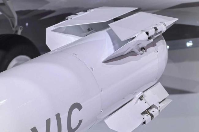大V：印境内PL-15E残骸带有AESA雷达 空中猎手一鸣惊人